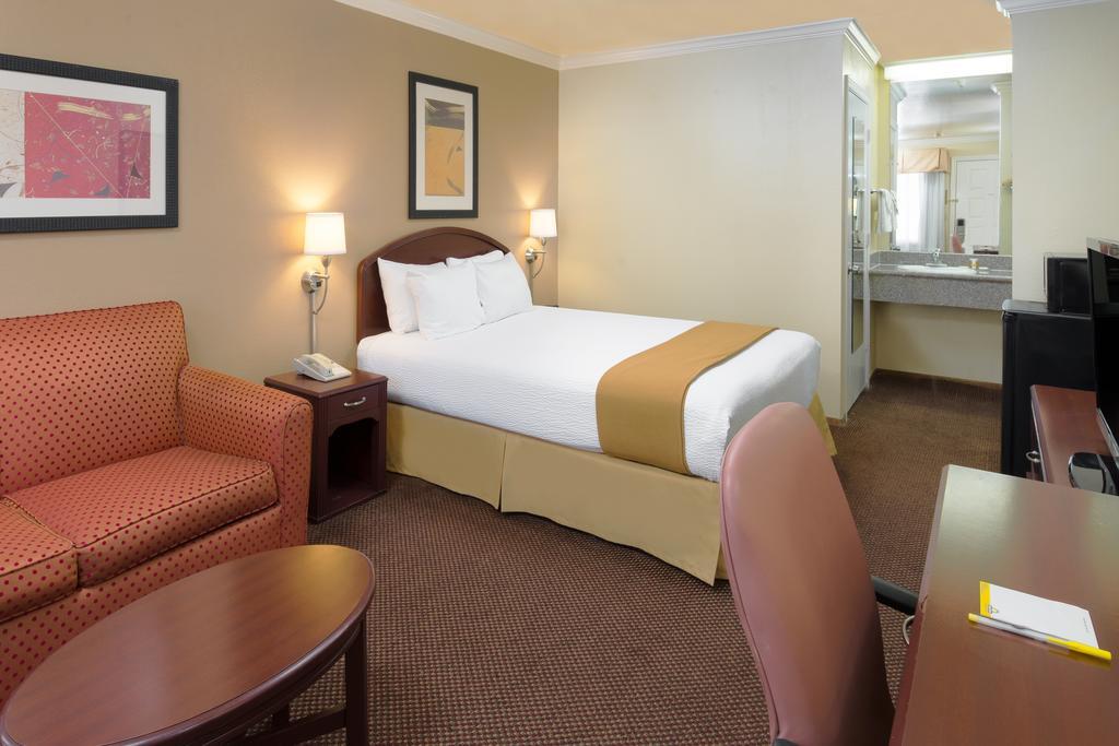 Days Inn By Wyndham Pinole Berkeley Quarto foto